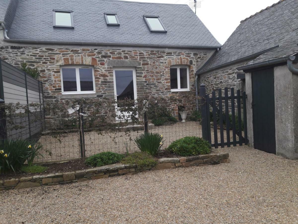 maison d'a coté Garlan Exterior foto